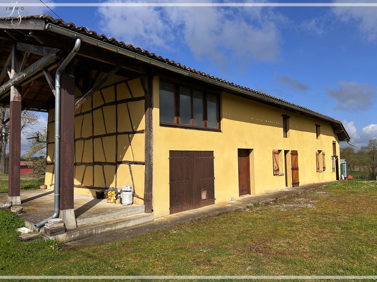 La façade de la ferme